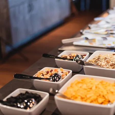 מלון Amedia Express Graz Airport, Trademark Collection By Wyndham 3*