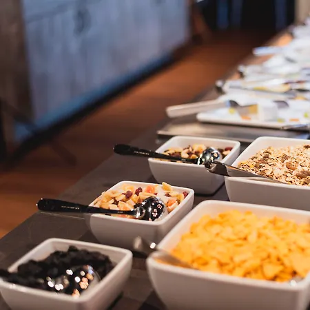 Hotel Amedia Express Graz Airport, Trademark Collection By Wyndham 3*